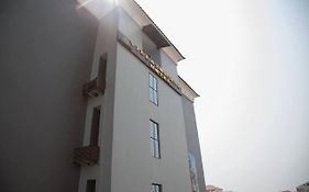 Villa Toscana Hotel And Suits
