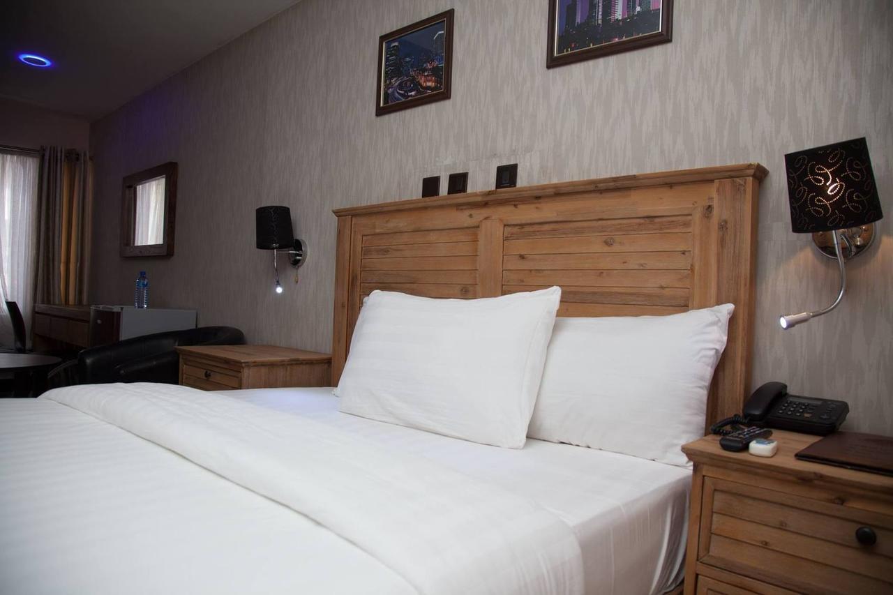 Villa Toscana Hotel And Suits Lagos Eksteriør bilde